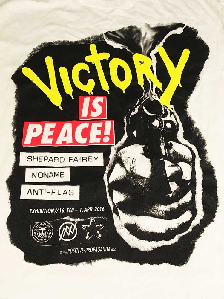 Victory is Peace  - T-Shirt